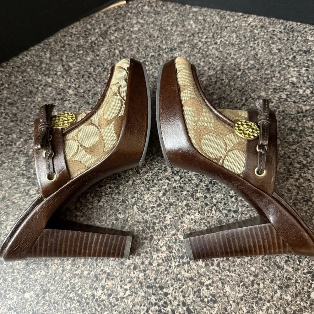 Coach Mule Clogs Womens Size 7B Y2K Brown Jodey Signature Logo Medallion Charm